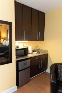 Bella Paradiso 11 King Bed Studio Walk to Downtown