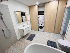 Menulio Misko Nights