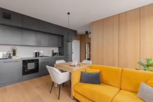 Fuzja w Chmurach - parking, klimatyzacja by FuzjaAparts