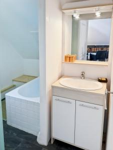 Maisons de vacances La maison des Hortensias Vic-Sur-Cere, 10 pers : photos des chambres