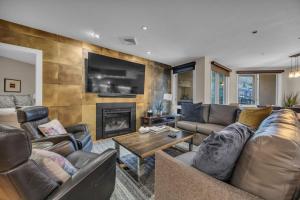 Main St Gem Luxe 3BR with Hot Tub & Views