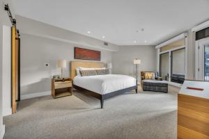 Main St Gem Luxe 3BR with Hot Tub & Views