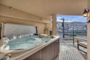 Main St Gem Luxe 3BR with Hot Tub & Views