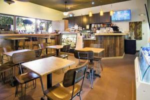 Scenic 23rd-Floor Corner Retreat with Diamond Head & Ocean Views (12305)