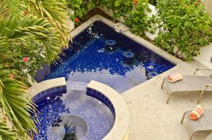 Villa de Tres Hermanas by Cabo Villas