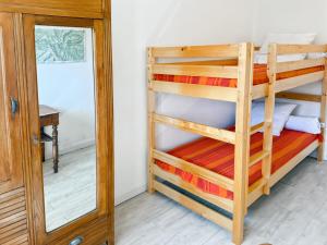 Maisons de vacances La maison Hortensias Vic-Sur-Cere - 6pers : photos des chambres