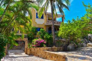 Villa los Geckos by Cabo Villas