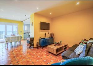 Charming Coastal Retreat