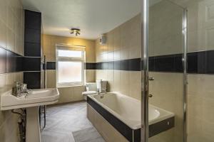 Cosy 2 Bed Home - Sleeps 4 - Available from June