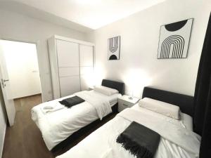 Apartment Sunshine, Sea View & Beach!