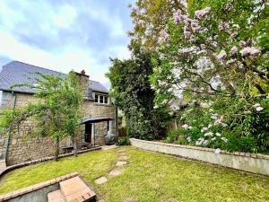 Maisons de vacances La Maison Rose at Lyvet Port is a beautiful Pet Friendly Riverside Gite close to Dinan Sleeps 6 : photos des chambres