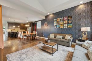 Spacious Retreat Mins to Broadway & East Nashville