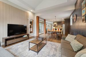 Spacious Retreat Mins to Broadway & East Nashville