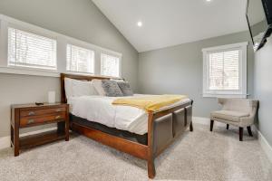 Pet-Friendly Minneapolis Home about 6 Mi to Dtwn!