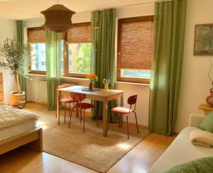Ruhe & Charme - Family Apartment for 4 People, Self-Check-In, Free Parking, U-Bahn, Netflix