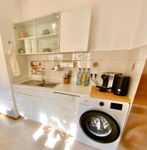 Ruhe & Charme - Family Apartment for 4 People, Self-Check-In, Free Parking, U-Bahn, Netflix
