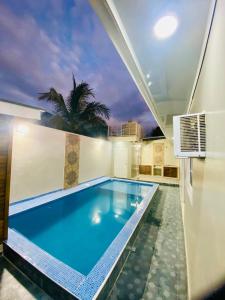 NEW Vacation home with a swimming pool and barbecue area