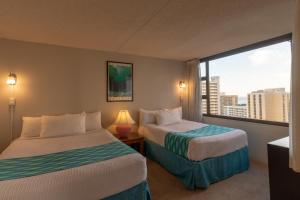Spacious Waikiki Getaway 2208T2