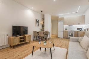 Spacious stylish - 2BD 1BTH - Cuatro Caminos - 4-звездочные отели в городе Мадрид