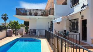 2 Bed Villa - Sleeps 5 - Private Pool & Garden