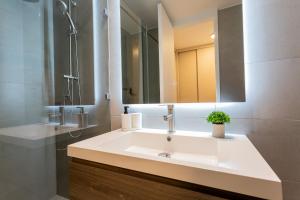 Prime Las Condes Escape Modern 2BR for 4