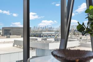 Rooftop Pool Modern 2BR, 2BA - Panoramic Hollywood views