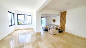 Amare Penthouse, great beachfront complex