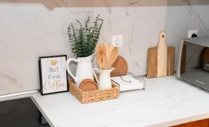 Happy House-Steps from Nea Chora Beach