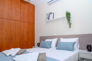 Happy House-Steps from Nea Chora Beach