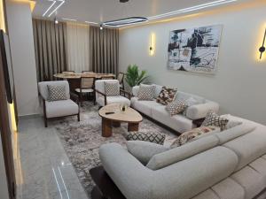 شقه فندقيه فاخره Vip لك بالكامل مدينه نصر