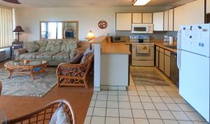 Spacious Ocean View Condo in Kihei
