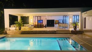 Espectacular Casa de lujo con piscina y campo de golf!