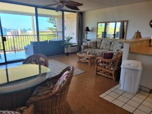 Spacious Ocean View Condo in Kihei