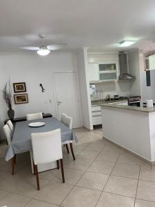 Confortável apartamento próximo a praia em Riviera de São Lourenço