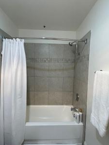 Hollywood Spectacular Loft FREE Designated parking