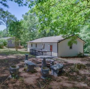 Athens home with Deck Near Sanford Stadium