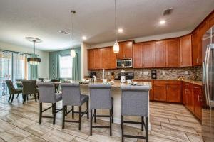 Solterra - 6 Bedrooms House Wpool-7033Srr