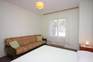 Apartments with a parking space Losinj, Losinj - 8039