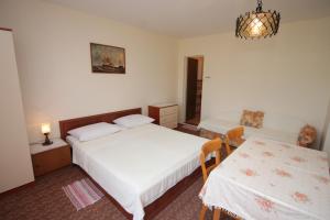 Apartments with a parking space Losinj, Losinj - 8039