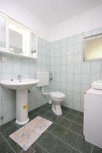 Apartments with a parking space Losinj, Losinj - 8039