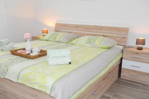 Apartments by the sea Supetarska Draga - Gonar, Rab - 24383