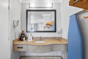 Standard King Room room in Americas Best Value Inn - Milpitas