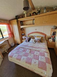 Sea View Escape 2 Bedroom Pet Friendly Caravan at Clarach Bay Gm3