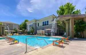 New Upscale 1BR Stay with Mini Golf Sauna & Heated Pool