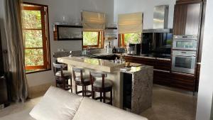 Azure Aura Luxury Villa Top 5 Star Bali Resort Cliffside Villa Ocean view, Pool and Garden