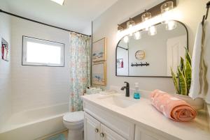 Walk to beach New pool- bathrooms with Cabana Oasis