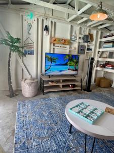 Walk to beach New pool- bathrooms with Cabana Oasis