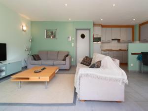 Apartment with terrace and side sea view
