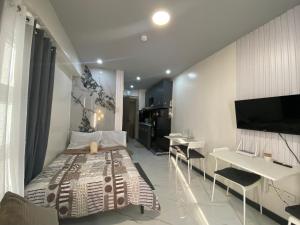 Bree Cozy Condo Stay by Victoria sports tower 2