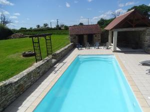 Maisons de vacances Charmant Gite en Brenne avec Jardin, Piscine Partagee et Proximite Sentiers de Randonnee - FR-1-591-99 : photos des chambres